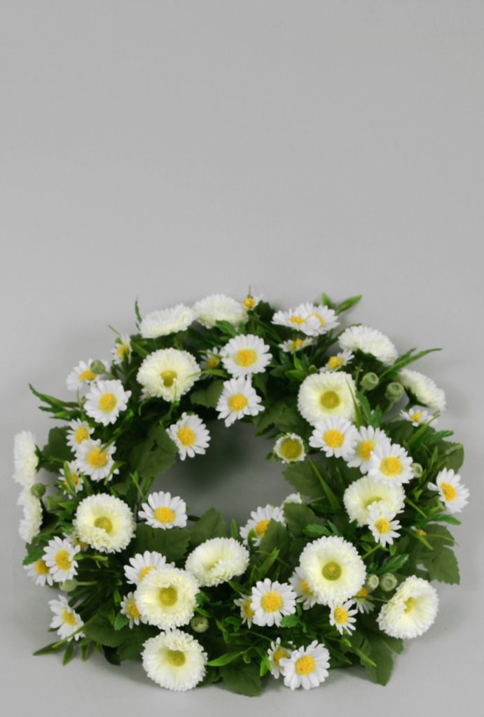 Mixed Bellis Daisy Wreath (5456)